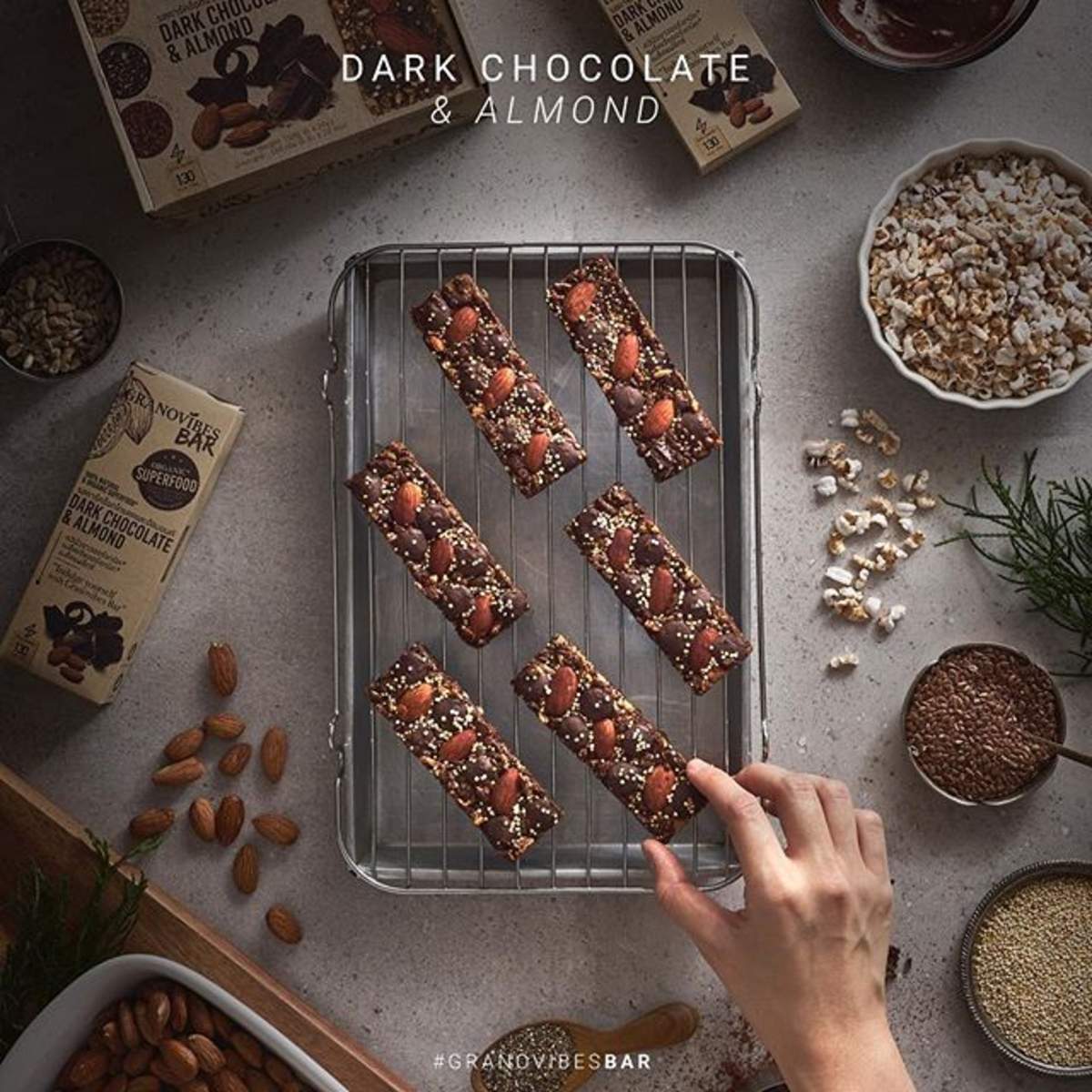 sgorganic-product-3-gallery-1-granovibes-organic-dark-chocolate-almonds-oats-granola-bar-6-x-28g-gallery-1-1779949935-m87G7C.jpg